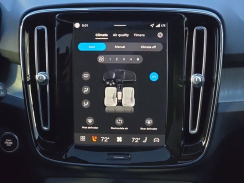 New 2026 Volvo XC40 B5 Plus w/ Climate Package image 17