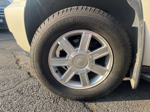 Used 2010 Cadillac Escalade 2WD image 24