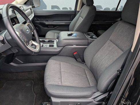 Used 2022 Ford Expedition XLT image 16