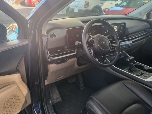 Used 2025 Kia Carnival image 5
