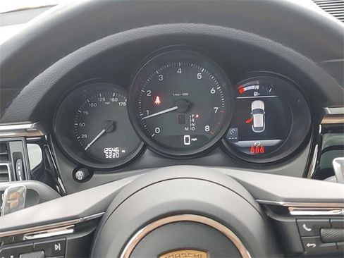Used 2024 Porsche Macan image 15