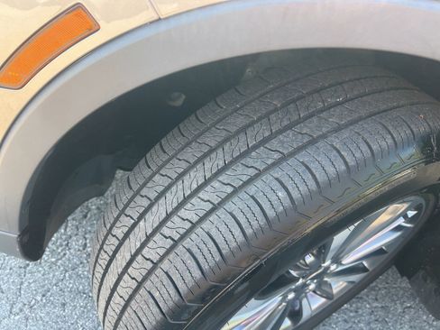 Used 2021 Lincoln Nautilus FWD w/ Equipment Group 101A image 10