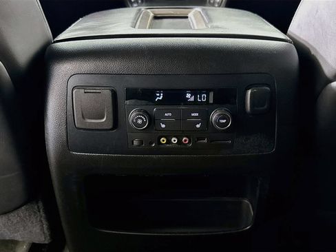 Used 2015 GMC Yukon Denali w/ Touring Package AWD/4WD image 28