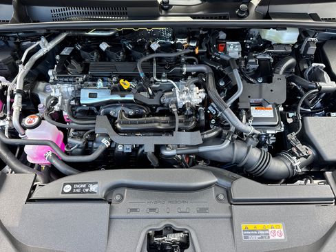 New 2027 Toyota Prius LE FWD image 8