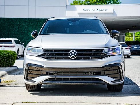 Certified 2024 Volkswagen Tiguan SE R-Line FWD image 8