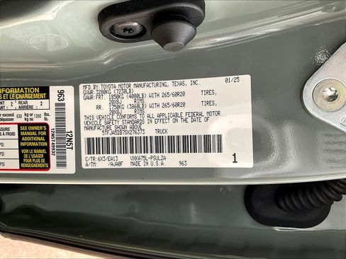 Used 2025 Toyota Tundra Limited AWD/4WD image 20
