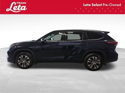 Used 2020 Toyota Highlander XLE image 3