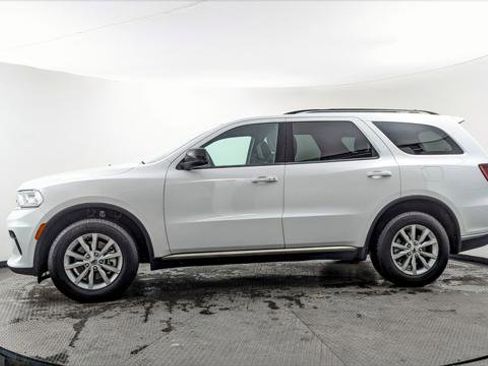 Used 2024 Dodge Durango SXT image 3