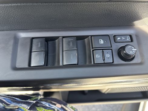 Used 2024 Toyota Tundra Platinum AWD/4WD image 16