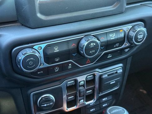 Used 2023 Jeep Gladiator Sport AWD/4WD image 16