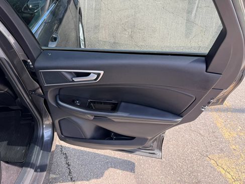 Used 2019 Ford Edge SEL w/ Equipment Group 201A AWD/4WD image 38