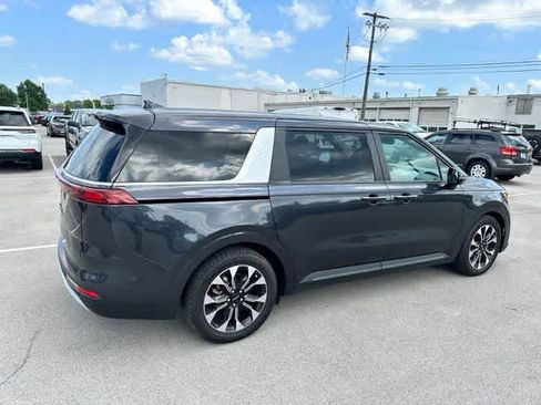 Used 2023 Kia Carnival EX FWD image 17