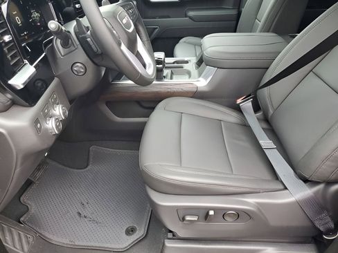 New 2026 GMC Sierra 1500 SLT image 32