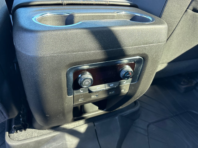 Used 2026 Chevrolet Tahoe High Country AWD/4WD image 17