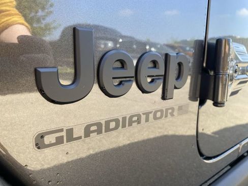 New 2025 Jeep Gladiator Willys image 37