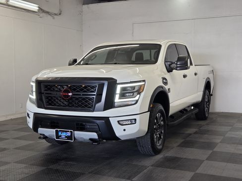 Used 2023 Nissan Titan PRO-4X w/ Pro-4x Convenience Package AWD/4WD image 4