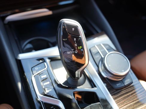 Used 2023 BMW 530e w/ Premium Package image 15