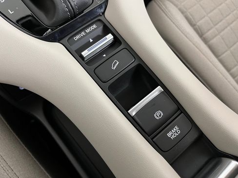 New 2026 Honda HR-V LX image 15