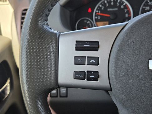 Used 2019 Nissan Frontier SL image 25