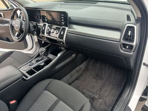 Certified 2023 Kia Sorento LX image 38