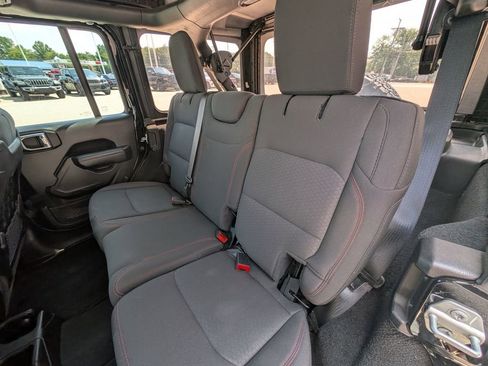 Used 2022 Jeep Wrangler Unlimited Rubicon image 17