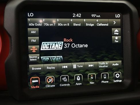 Used 2022 Jeep Gladiator Rubicon w/ LED Lighting Group AWD/4WD image 12