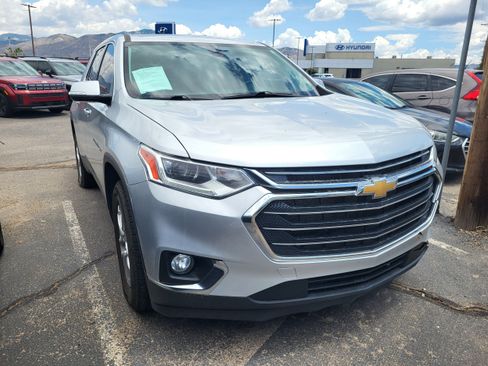 Used 2020 Chevrolet Traverse LT FWD image 4