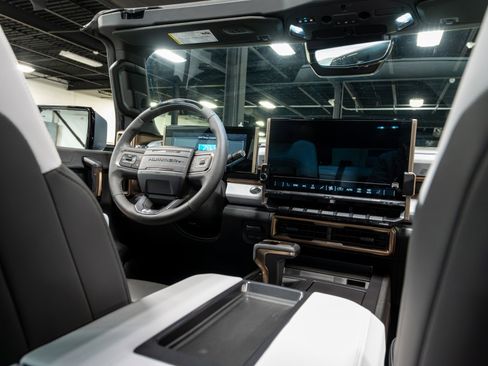 Used 2024 GMC Hummer EV 3X w/ Omega Edition image 33