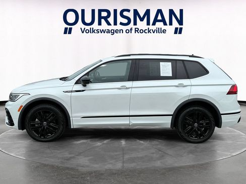 Used 2022 Volkswagen Tiguan SE R-Line AWD/4WD image 3
