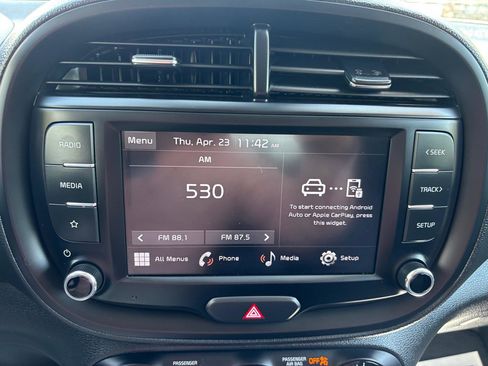 Used 2025 Kia Soul LX w/ LX Technology Package FWD image 17