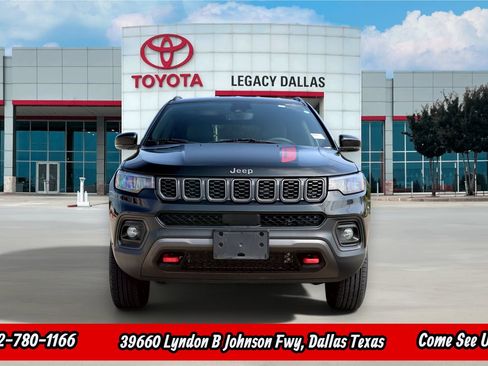Used 2024 Jeep Compass Trailhawk AWD/4WD image 5