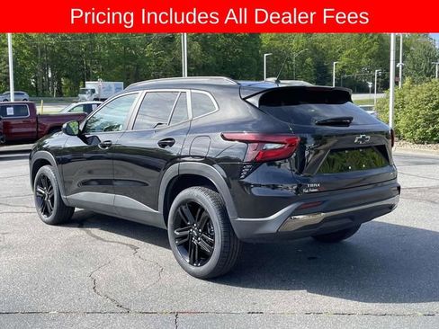 Used 2025 Chevrolet Trax ACTIV w/ Driver Confidence Package FWD image 3
