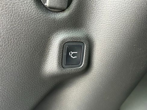 New 2025 Jeep Compass Latitude w/ Sun & Sound Group AWD/4WD image 42