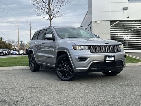 Used 2021 Jeep Grand Cherokee Laredo X AWD/4WD image 1