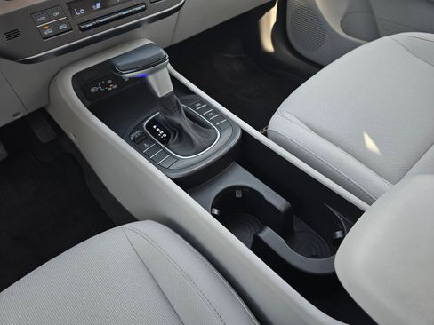 Certified 2025 Hyundai Kona SEL AWD/4WD image 16
