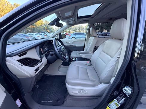 Used 2020 Toyota Sienna XLE Premium image 9