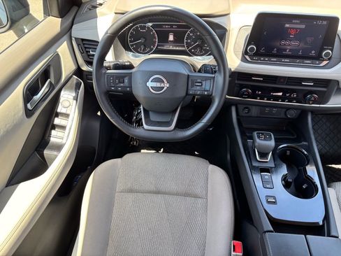 Used 2025 Nissan Rogue SV FWD image 13