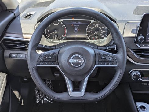 Used 2024 Nissan Altima 2.5 SV FWD image 21