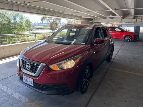 Used 2019 Nissan Kicks SV image 1