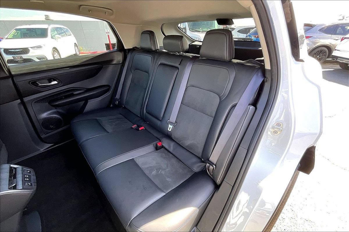 Used 2025 Nissan Ariya FWD image 8