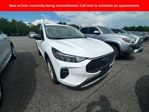 Used 2023 Ford Escape Active AWD/4WD image 2