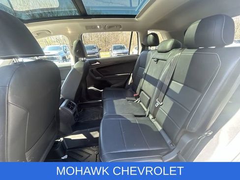 Used 2021 Volkswagen Tiguan SE w/ Panoramic Sunroof Package image 11