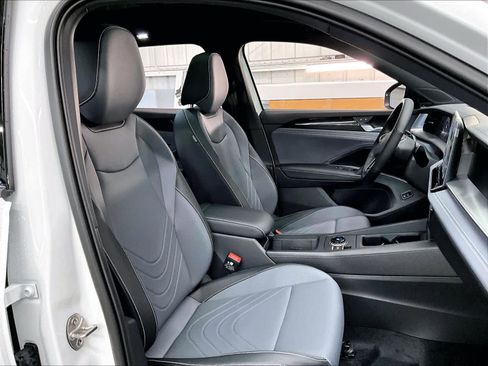 New 2026 Volkswagen Tiguan SE R-Line image 31