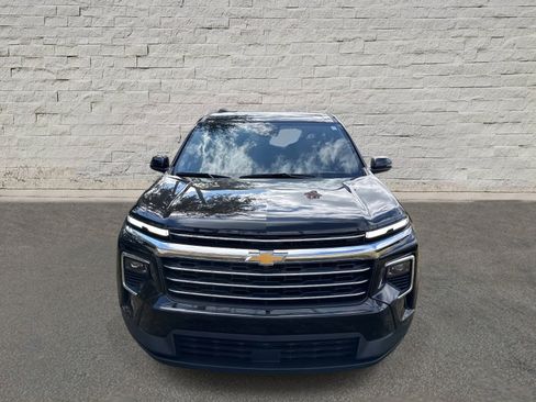 Used 2025 Chevrolet Traverse LT image 2