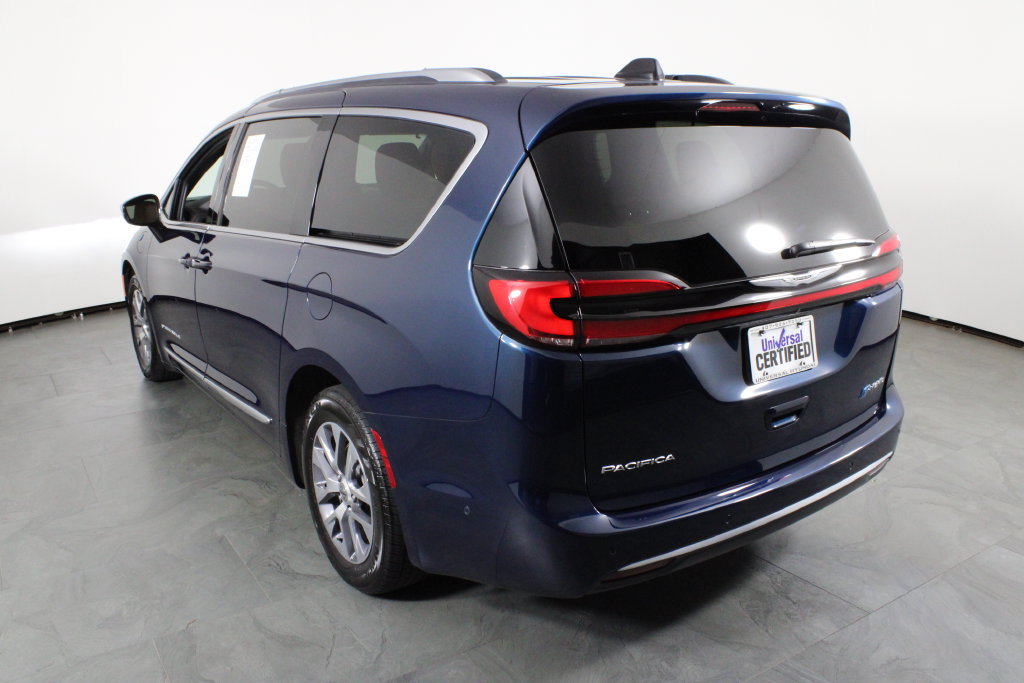 Used 2025 Chrysler Pacifica Pinnacle FWD image 14