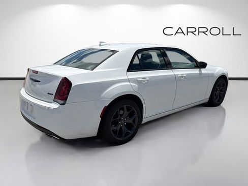 Used 2023 Chrysler 300 Touring w/ Sport Appearance Package RWD image 9