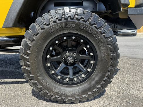 Used 2008 Jeep Wrangler Rubicon w/ Dual Top Group AWD/4WD image 9