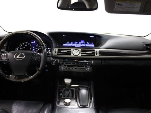 Used 2013 Lexus LS 460 AWD w/ Comfort Pkg image 36