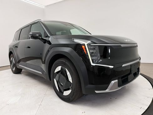 Certified 2024 Kia EV9 Wind AWD/4WD image 13