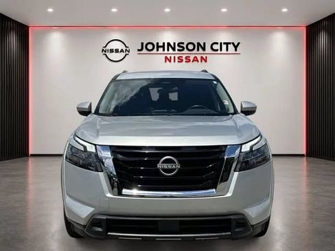 Used 2025 Nissan Pathfinder SV FWD image 10